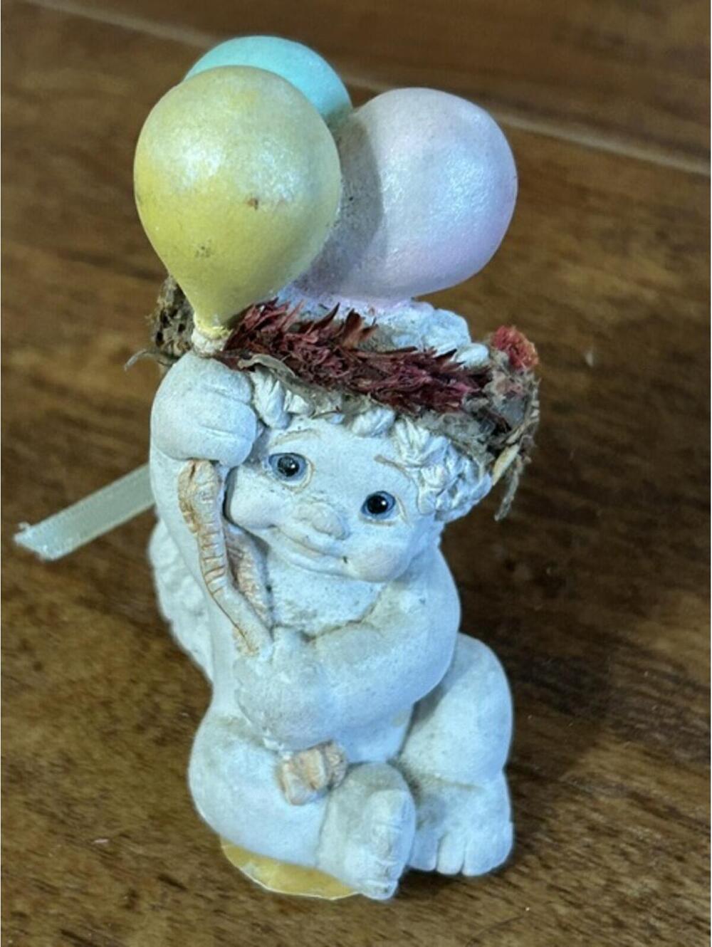 Dreamsicles Plint-Sized Parade Figurine with Balloons 1997